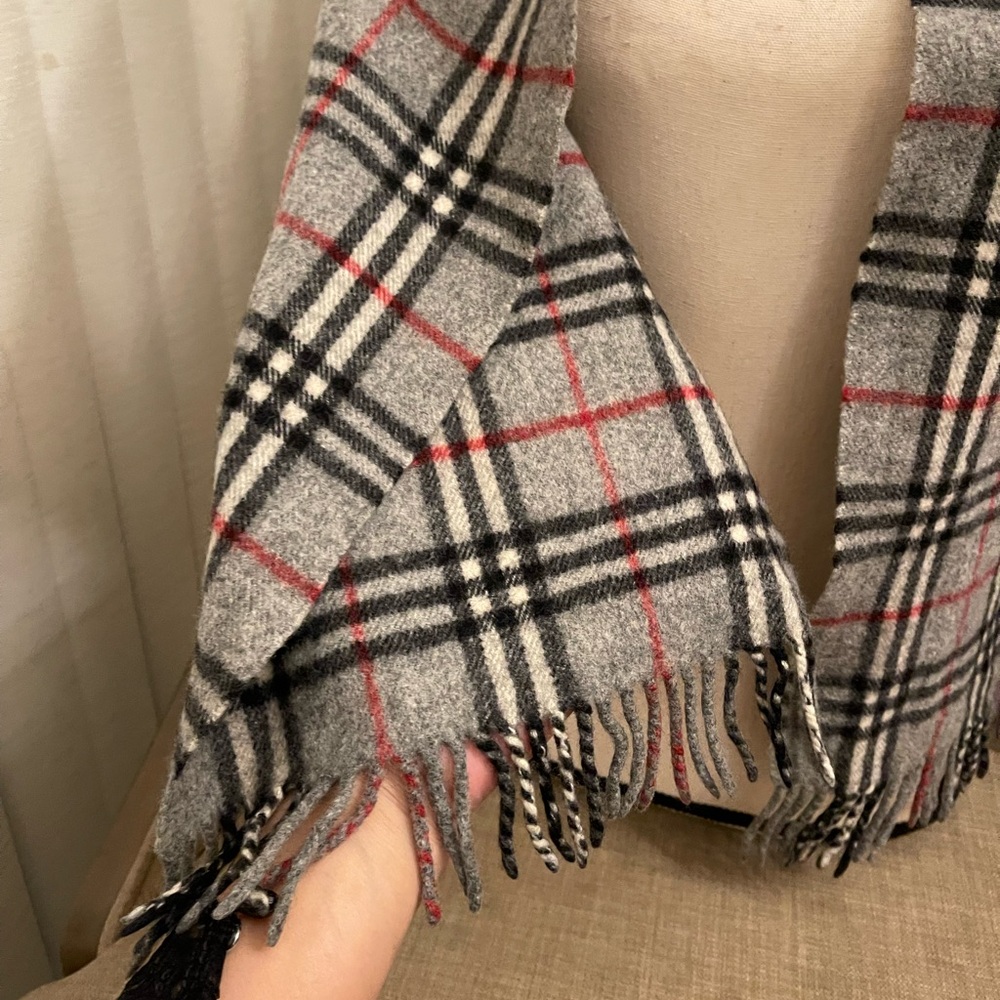 Authentic Burberrys vintage nova check grey wool scarf ( D5045) - Picture 5 of 8
